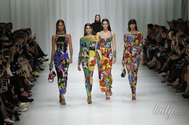 Коллекция Versace прет-а-порте сезона весна-лето 2018 / © East News