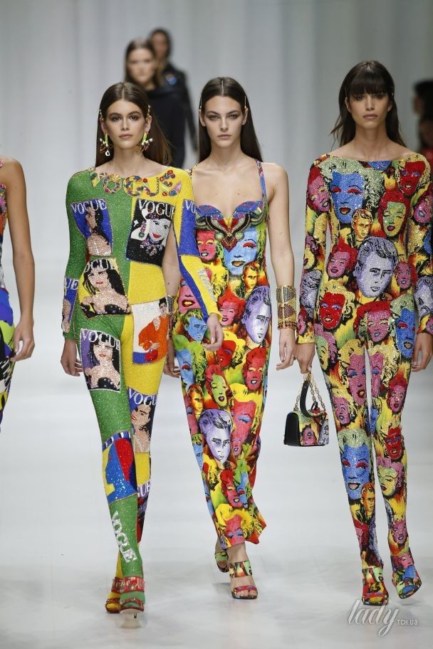 Коллекция Versace прет-а-порте сезона весна-лето 2018 / © East News