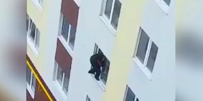 Неудачный день: на Волыни вор выпал с 4 этажа и попался полиции, когда хотел украсть мусорный бак
