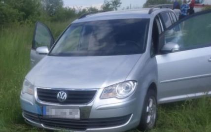 Розчавило власне авто, яке раптово покотилось з пагорба: у Львівській області загинув 32-річний чоловік