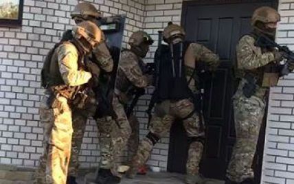 Під Києвом озброєна банда пограбувала будинок бізнесмена