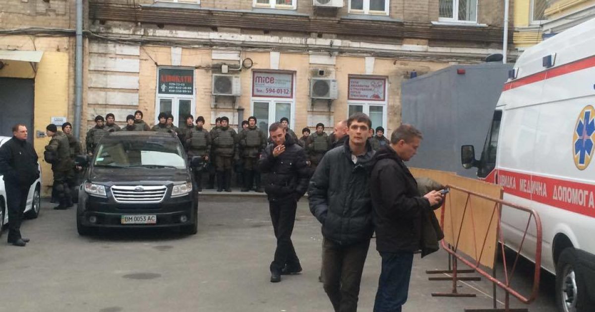 Суд над Корбаном закончился дракой, вызовом скорой и скандальной SMS-кой / © Фото Валерии Ковалинской/ТСН