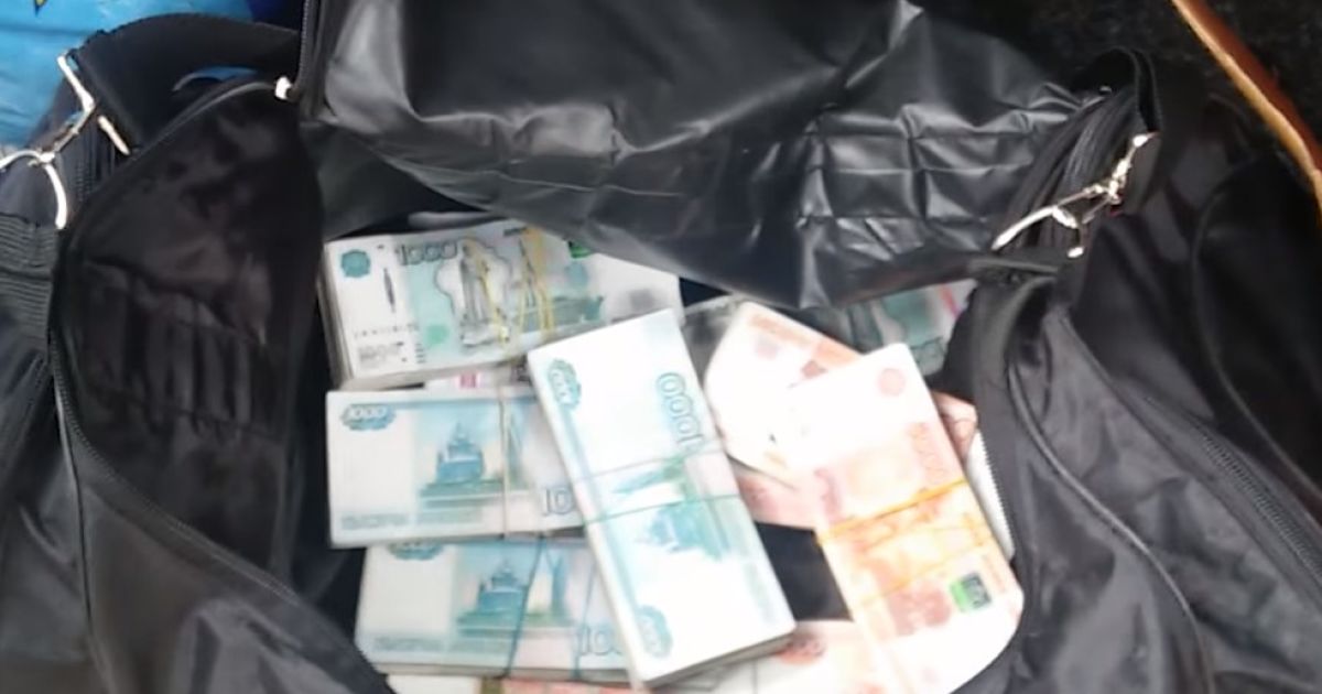 Украинец пытался провезти на оккупированные территории 3 миллиона рублей