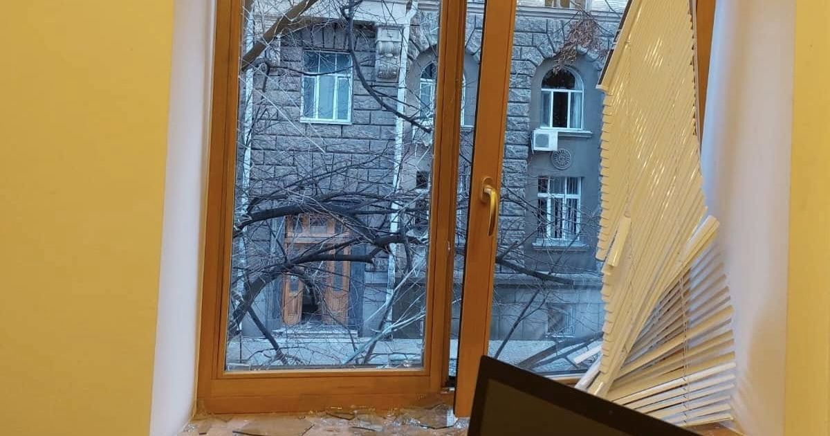A shattered window in the Verkhovna Rada apparatus building after the Russian attack, January 1, 2025 / Photo: Facebook of Ruslan Stefanchuk