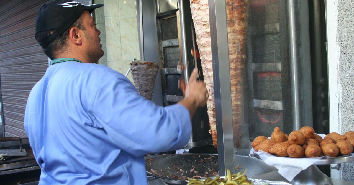 Новое отравление шаурмой: на Софиевской Борщаговке под Киевом пострадали почти два десятка человек