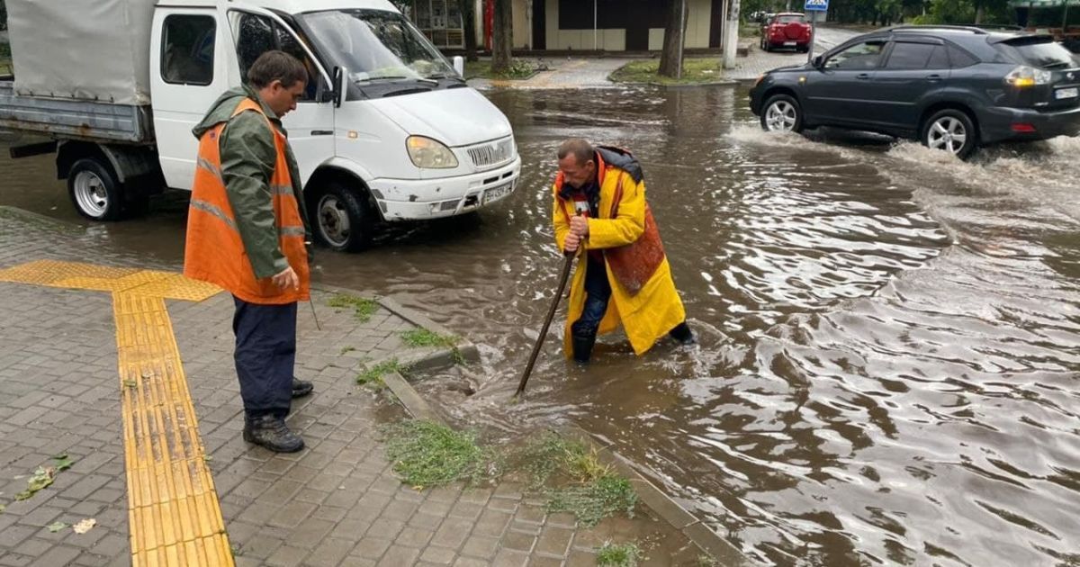 Одеса оговталась від удару стихії: відкачали воду і дали світло