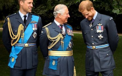 В честь 71-летия принца Чарльза родные показали его редкие снимки с наименьшими внуками