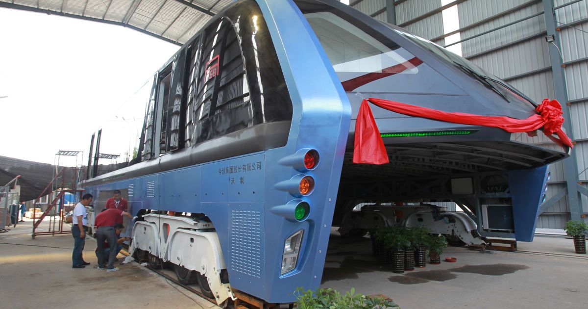 В Китаї запустили новий автобус Transit Elevated Bus (TEB-1)_1 / © Getty Images