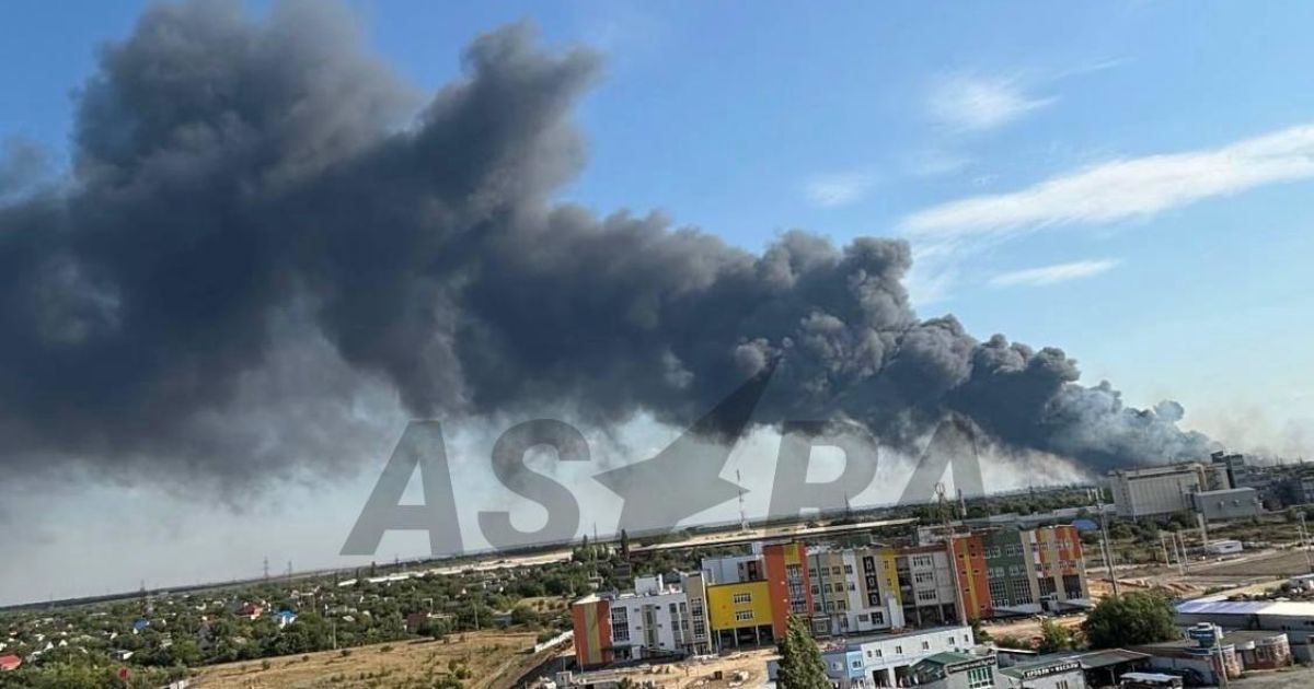 В російському місті Азов виникла пожежа біля нафтобази
