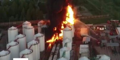 У Василькові вже майже добу палає нафтобаза