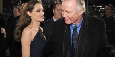 Отец Джоли прокомментировал решение Анджелины бросить Питта
