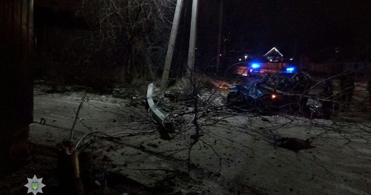 У Борисполі п’яна жінка на BMW знесла стовп та дерево, втікаючи від патрульних