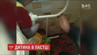 На Днепропетровщине чрезвычайники спасли мальчика, который застрял в батарее