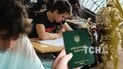17-річні українці у 2025 році повинні стати на військовий облік, звернувшись до ТЦК, інакше їм загрожує штраф