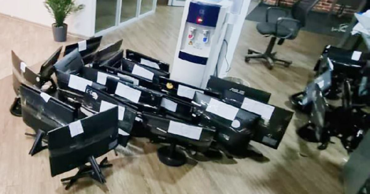 В офісі call-центру перебували 47 осіб, поліцейські ідентифікували кожного та виявили серед них двох іноземців