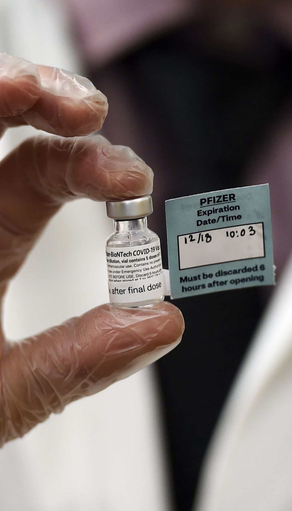 Вакцина від коронавірусу отримала сертифікацію в Європі: коли в країнах почнуться щеплення