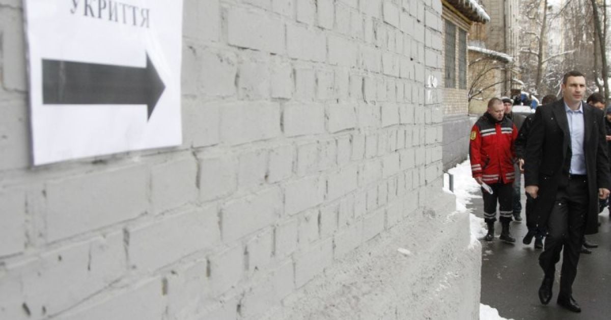 Усі в укриття: у Києві увімкнули сирени, метро працює