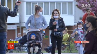 Львів утомився від карантину: містяни ігнорують заборони і масово гуляють вулицями