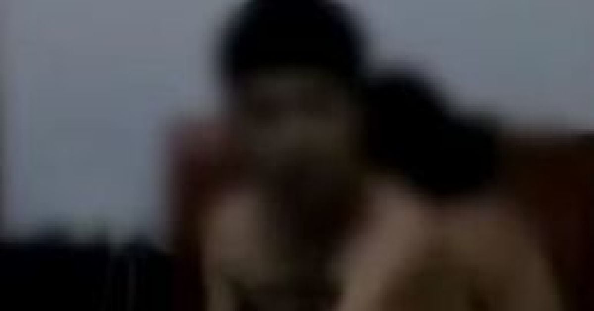 В Китае разъяренная жена сняла на видео измену мужа