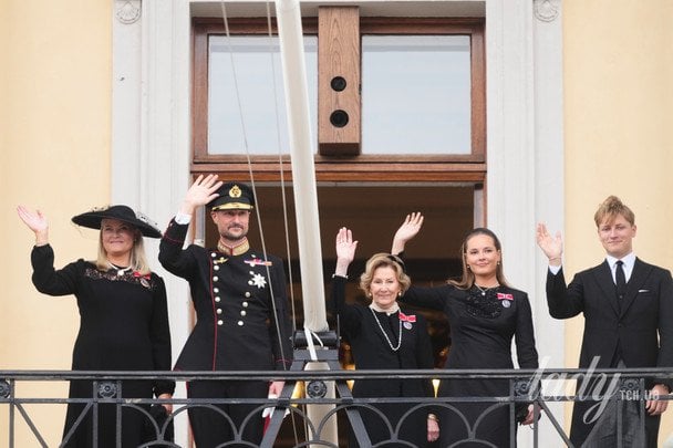 Королева Метте-Маріт, король Гокон VIII, королева Соня, принцеса Інгрід Олександра, принц Сверре Магнус / © Associated Press