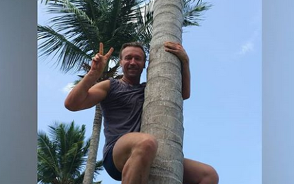 Фото на пальмі і в басейні: Олег Винник насолоджується відпочинком у Домінікані