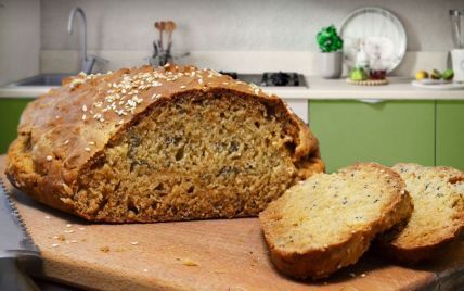 Бездрожжевой хлеб с маком и кунжутом