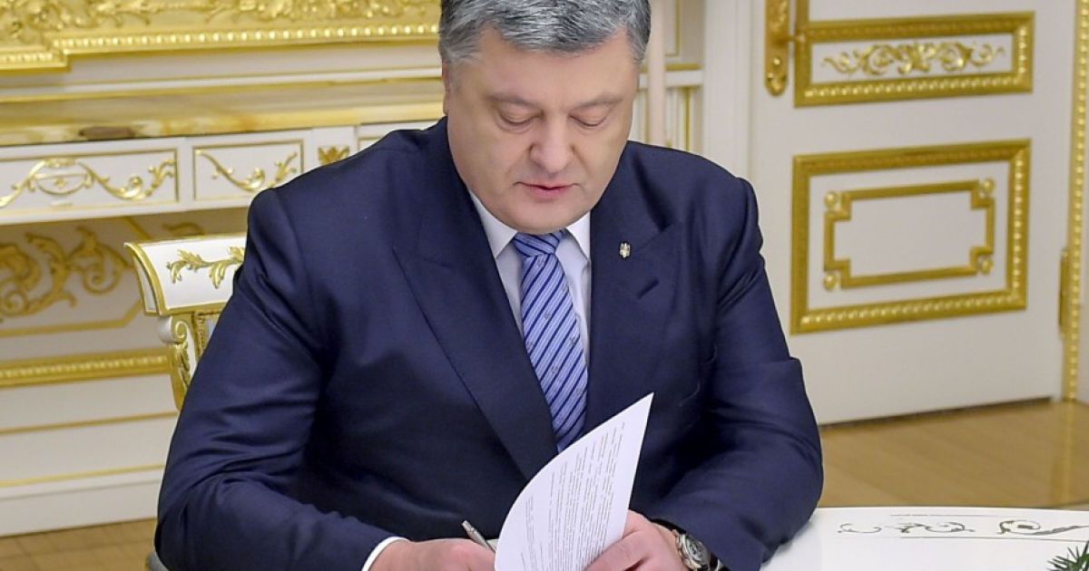 Порошенко нагородив американця з ОБСЄ та 16-річного активіста, які загинули на Донбасі