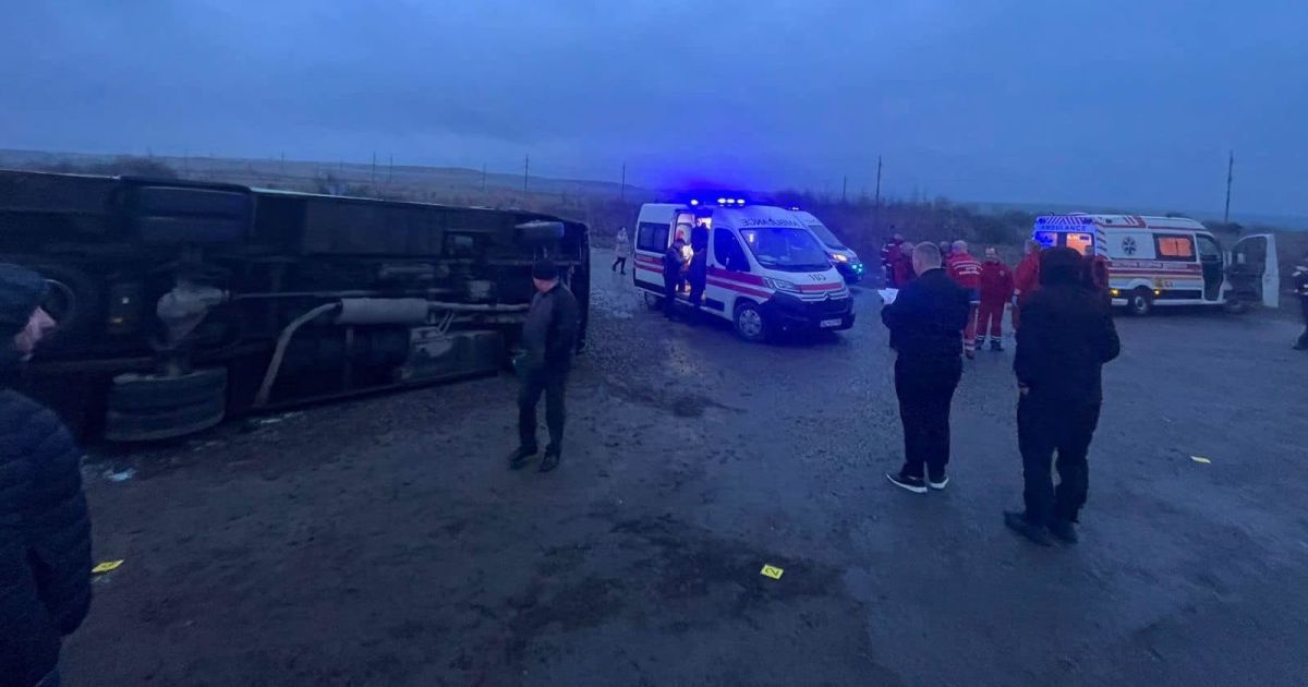На Львівщині автобус з пасажирами потрапив у ДТП