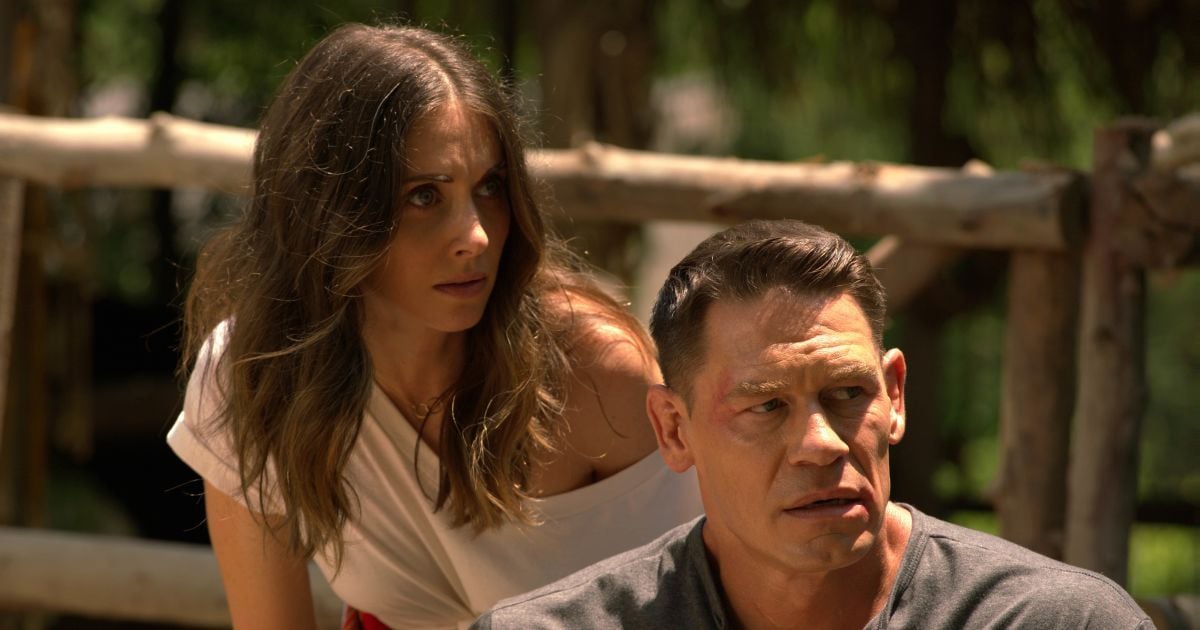 Звезда нового комедийного экшена "Фрилансер" Элисон Бри рассказала в интервью о съемках в джунглях Америки с Джоном Синой