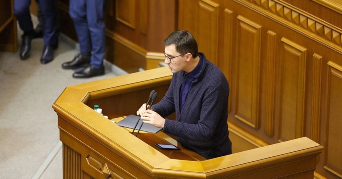 "Коснулся руки": нардеп Мотовиловец извинился перед Ионовой за инцидент с толкотней