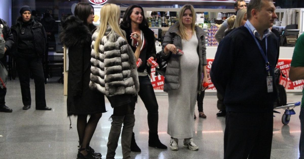 Жены готовы встречать любимых. / © Проспорт