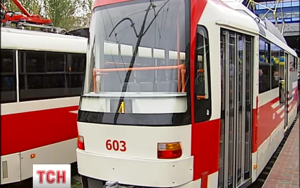В Киеве сошел с рельс скоростной трамвай