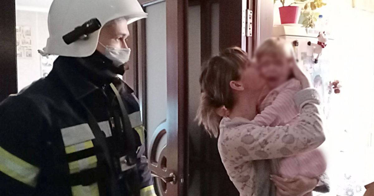 В Хмельницкой области полуторагодовалая дочь закрыла мать на балконе