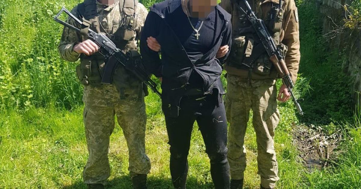 На Закарпатье пограничники со стрельбой задерживали контрабандистов и их "прикрытие"