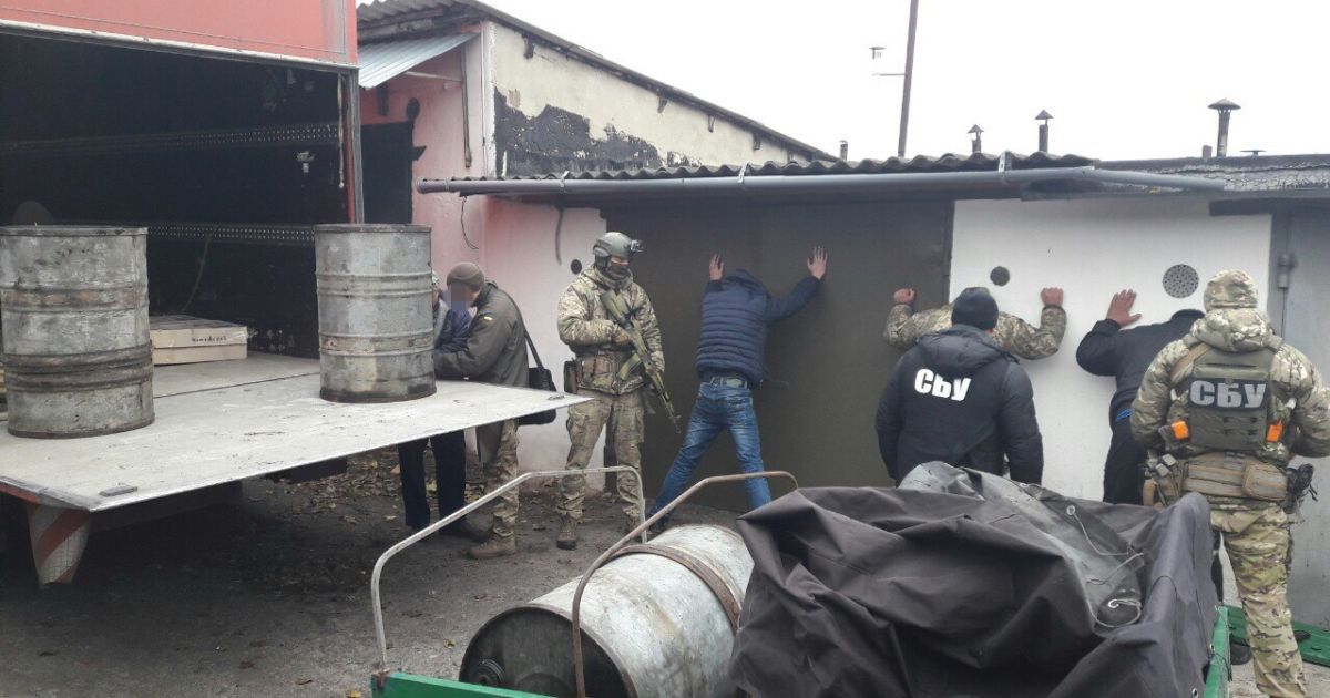 На Житомирщині керівництво військової частини продавало пальне для АТО