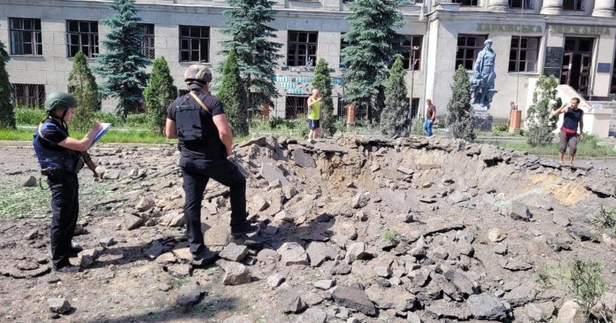 В МВС показали наслідки ракетного удару по Харківщині: вибиті сотні вікон (фото)