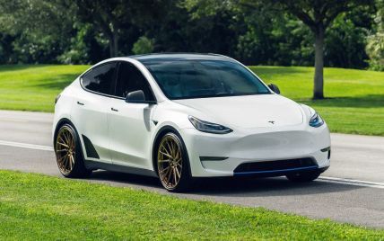 Tesla показала новые адаптивные фары одной из своих моделей: видео