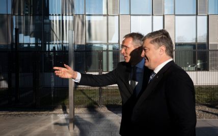 Столтенберг і Порошенко проведуть закриту зустріч у штаб-квартирі НАТО