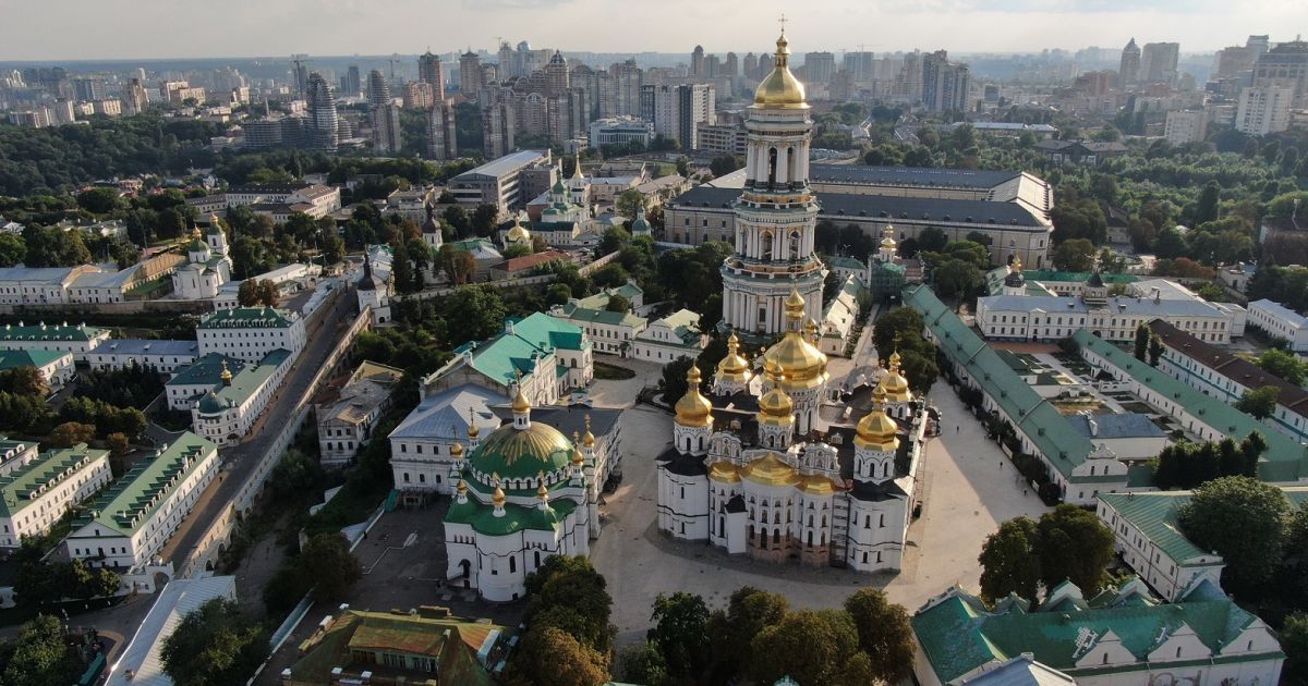 В фильме "Таємничі манускрипти" на "1+1" показали, как фальсифицировалась история Украины