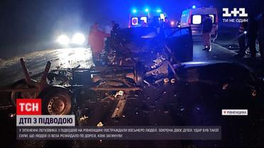 У Рівненській області легковик зіткнувся з підводою - людей із воза розкидало дорогою | Новини України