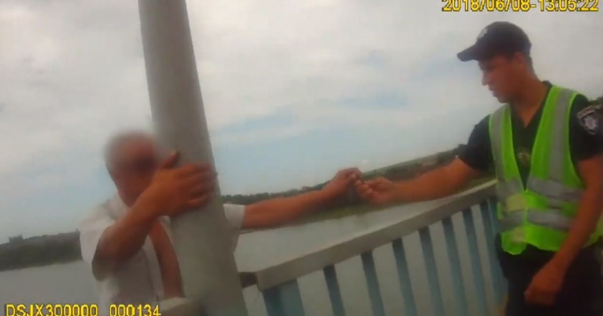 Як копи рятують самогубців: глава Патрульної поліції опублікував два відео