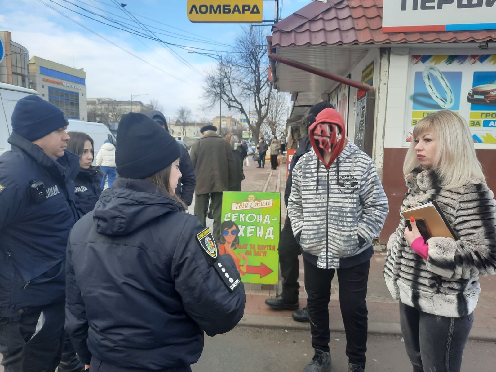 Дитина працювала на ринку замість навчання / Фото: Служба у справах дітей Кам'янець-Подільської міської ради / © 