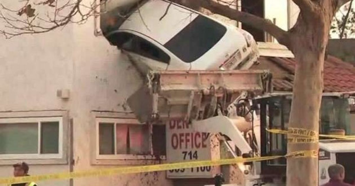 У США водій авто в'їхав у другий поверх будівлі лікарні: є поранені