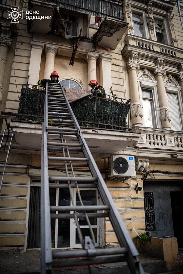 В Одесі обвалився балкон / © ДСНС