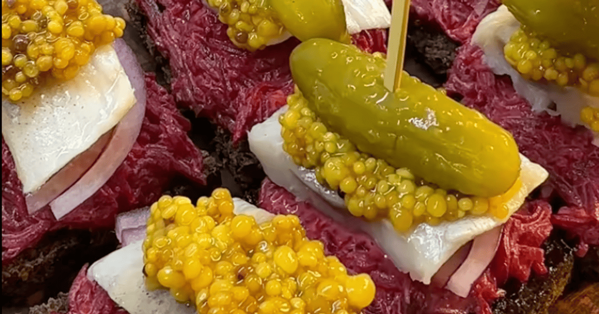 Канапки з буряком та оселедцем tiktok.com_@vita_datsenko