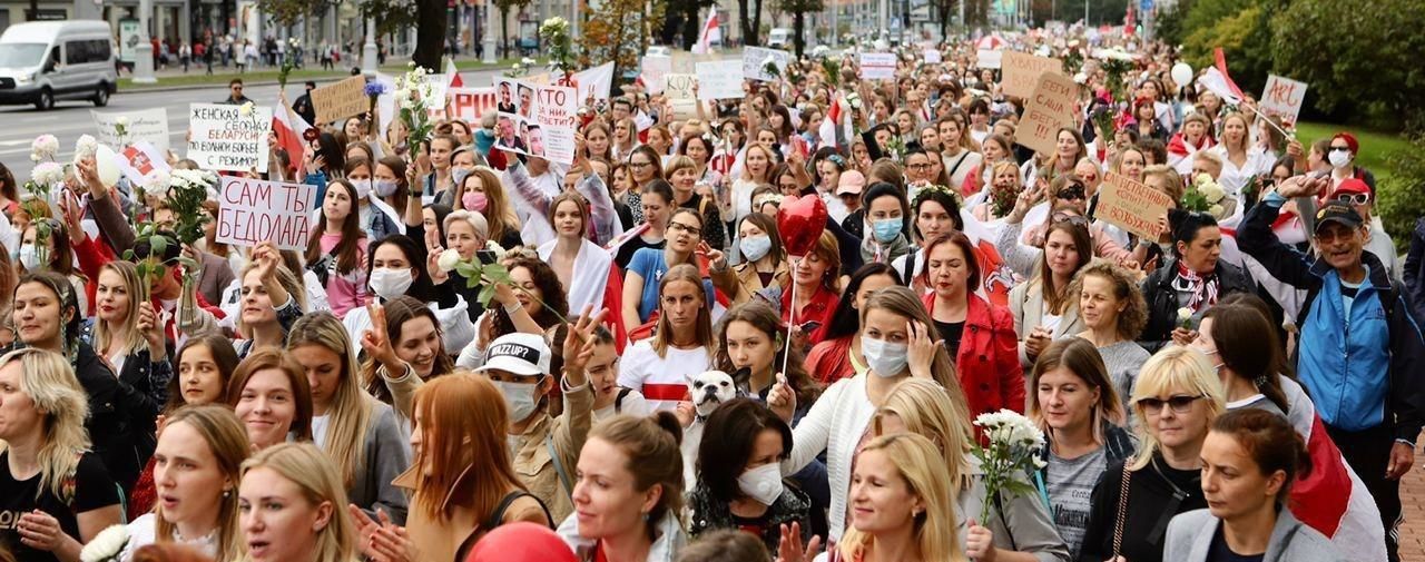В Минске 10 тысяч женщин присоединились к Маршу солидарности - произошли задержания