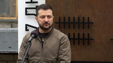 Все село оккупанты месяц держали в подвале: Зеленский посетил село Ягодное на Черниговщине