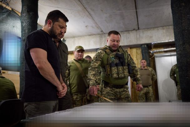 Володимир Зеленський з військовими на Донеччині / © 