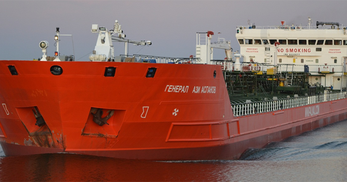 Танкер, який зазнав аварії в Азовському морі, відбуксирують на якірну стоянку