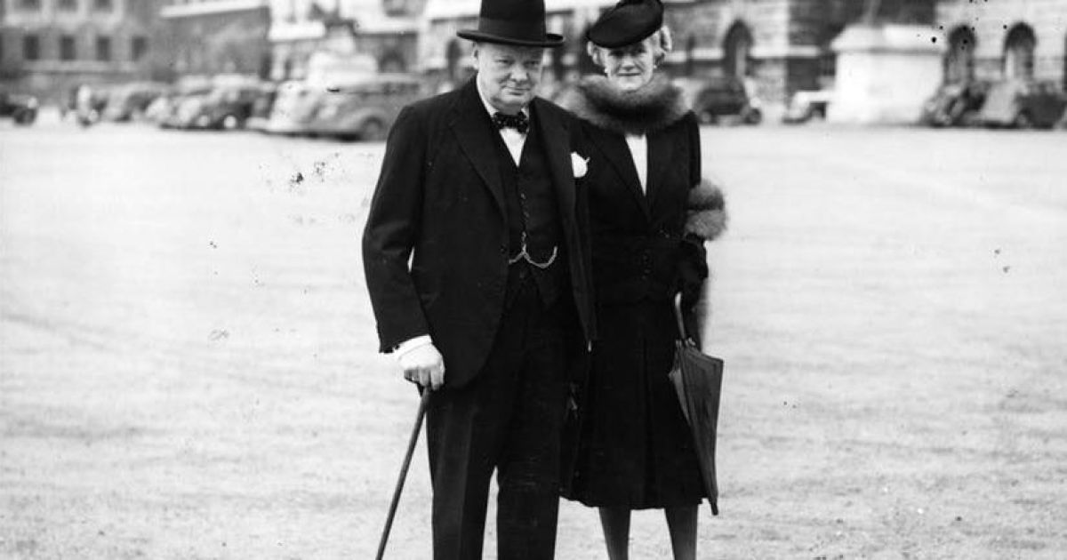 Уинстон Черчилль с женой.